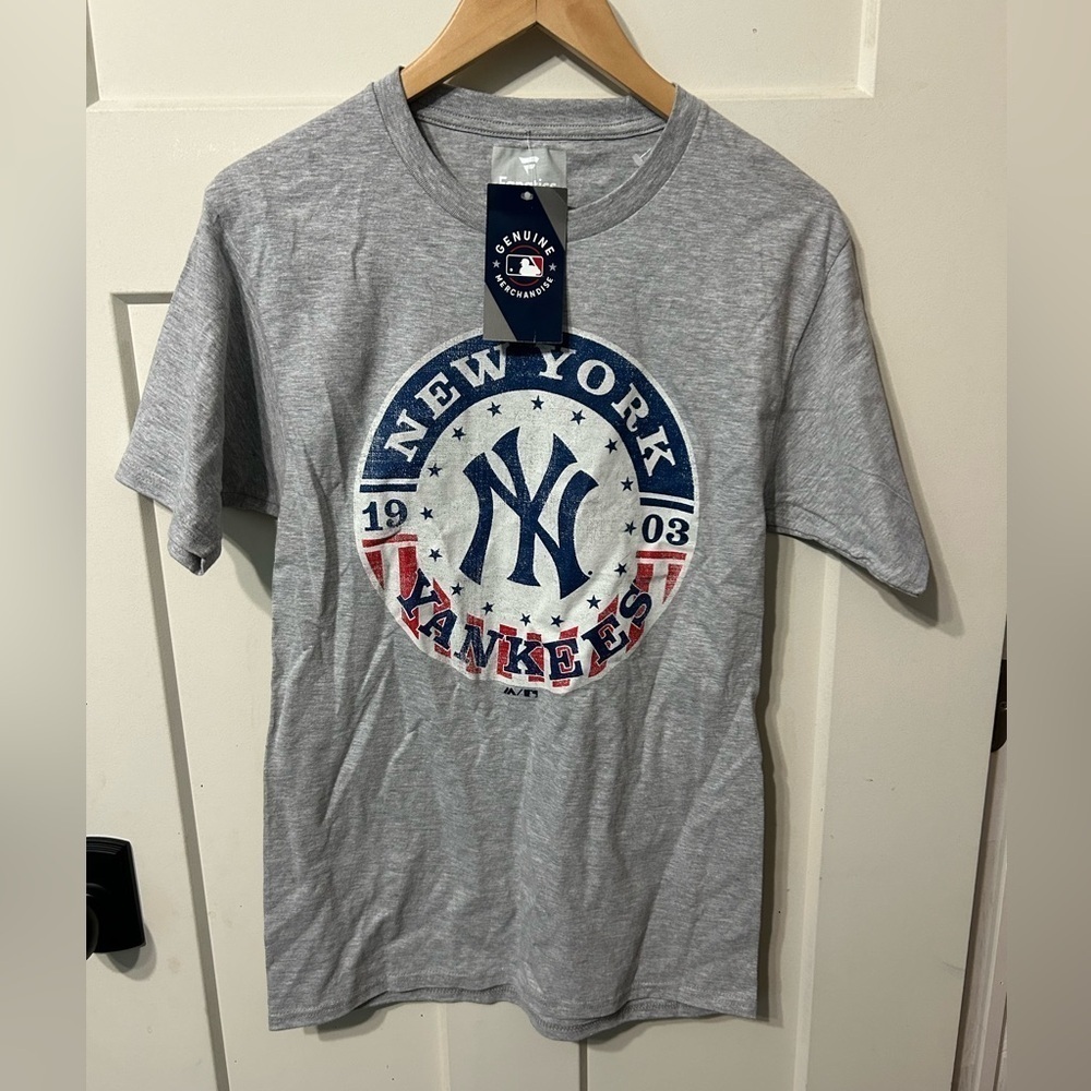MLB Fanatics New York Yankees T Shirt Size Small
